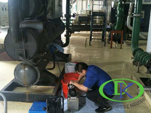 天加螺桿機清洗